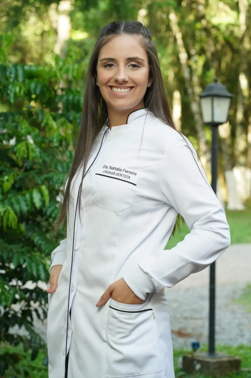 Dra. Nathalia Ferreira Mendes — Endodontia